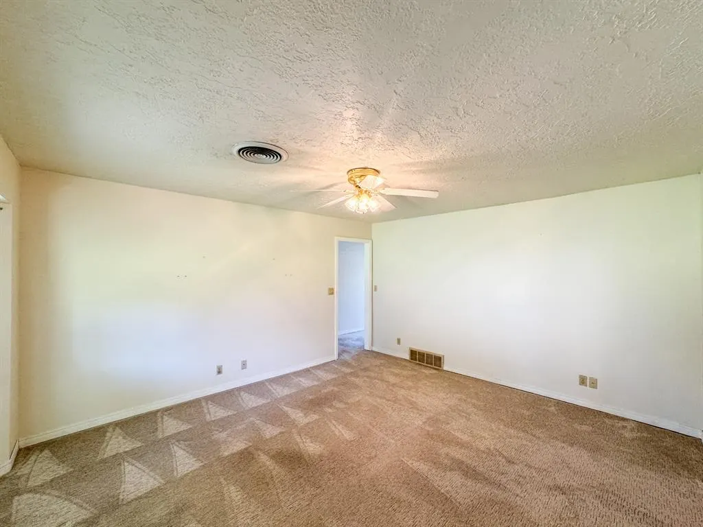 Photo 7 — 2213 Dakota Street, Norman, OK 73069