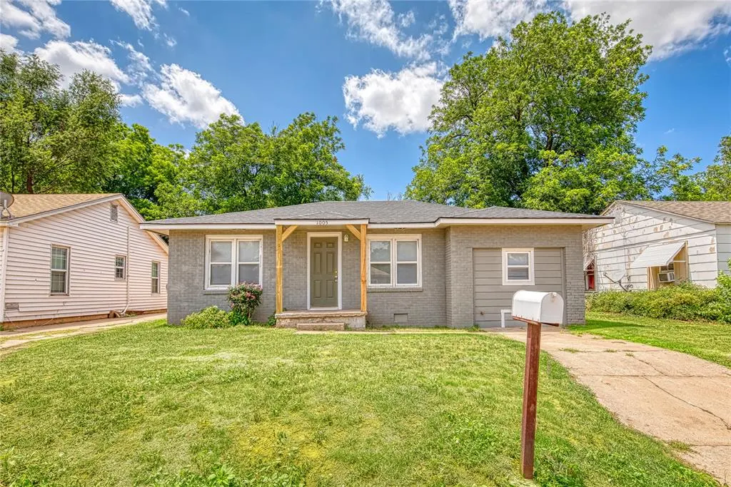Front exterior — 1005 N Adams Avenue, Elk City, OK 73644