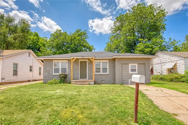 Front exterior — 1005 N Adams Avenue, Elk City, OK 73644