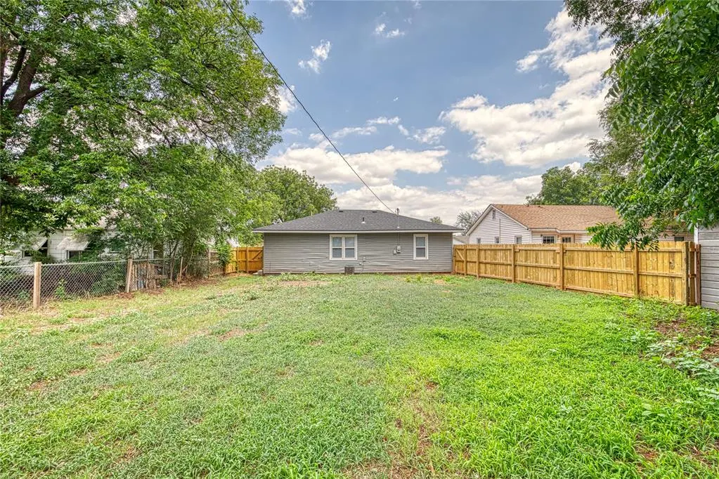 Photo 14 — 1005 N Adams Avenue, Elk City, OK 73644