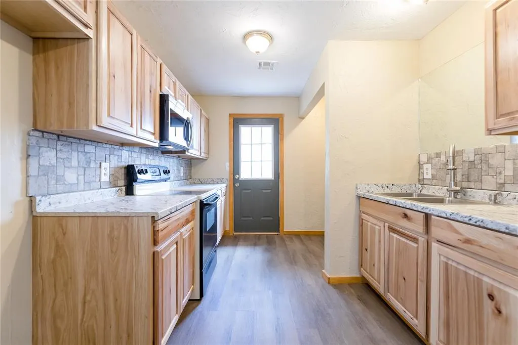 Photo 11 — 1005 N Adams Avenue, Elk City, OK 73644