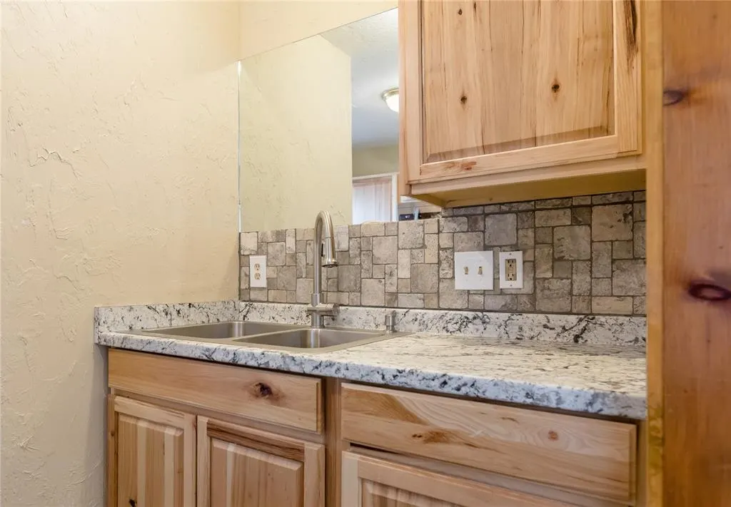 Photo 12 — 1005 N Adams Avenue, Elk City, OK 73644