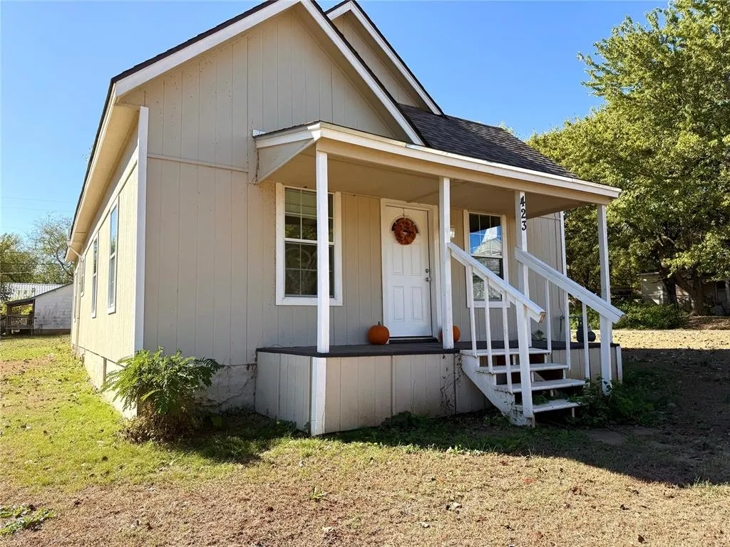 Photo 4 — 423 Loy Street, Meeker, OK 74855