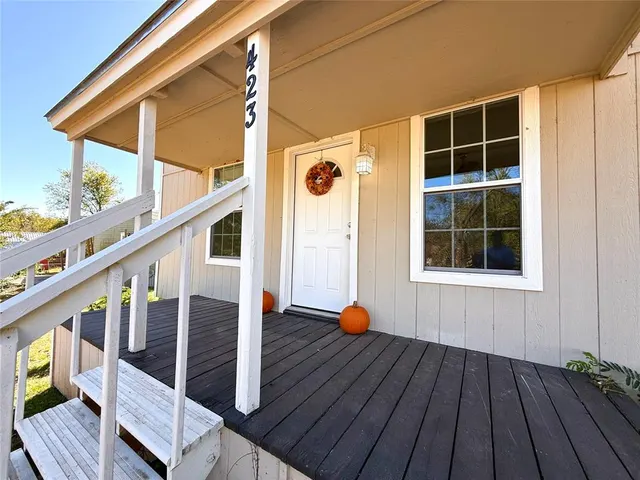 Photo 2 — 423 Loy Street, Meeker, OK 74855
