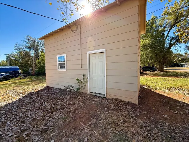 Photo 8 — 423 Loy Street, Meeker, OK 74855
