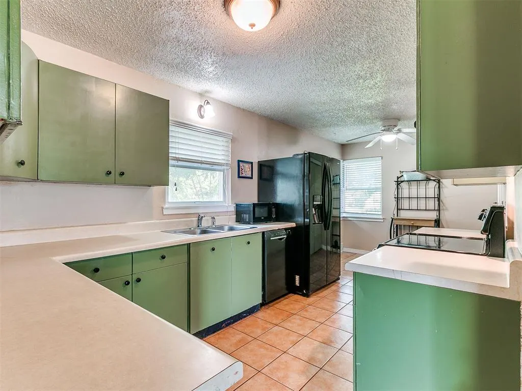 Photo 9 — 3020 NW 70th Street, Oklahoma City, OK 73116