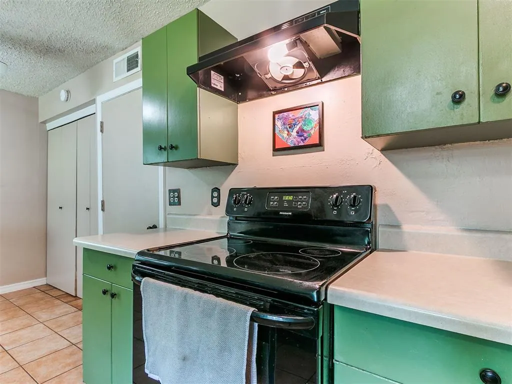 Photo 12 — 3020 NW 70th Street, Oklahoma City, OK 73116