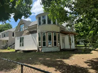 Sold home at 602 N Bell Avenue