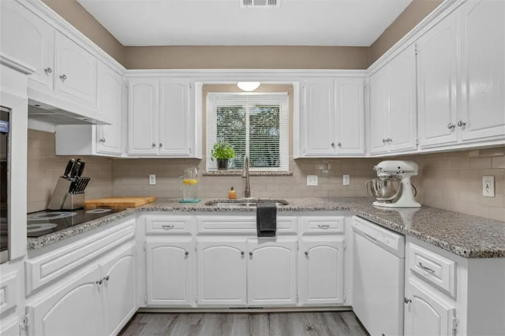 Photo 10 — 2109 Oakvista Circle, Norman, OK 73071