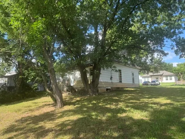 Photo 8 — 324 N Cleveland Avenue, Shawnee, OK 74801