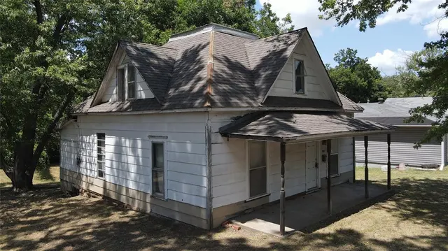 Photo 2 — 324 N Cleveland Avenue, Shawnee, OK 74801