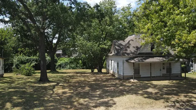 Photo 6 — 324 N Cleveland Avenue, Shawnee, OK 74801