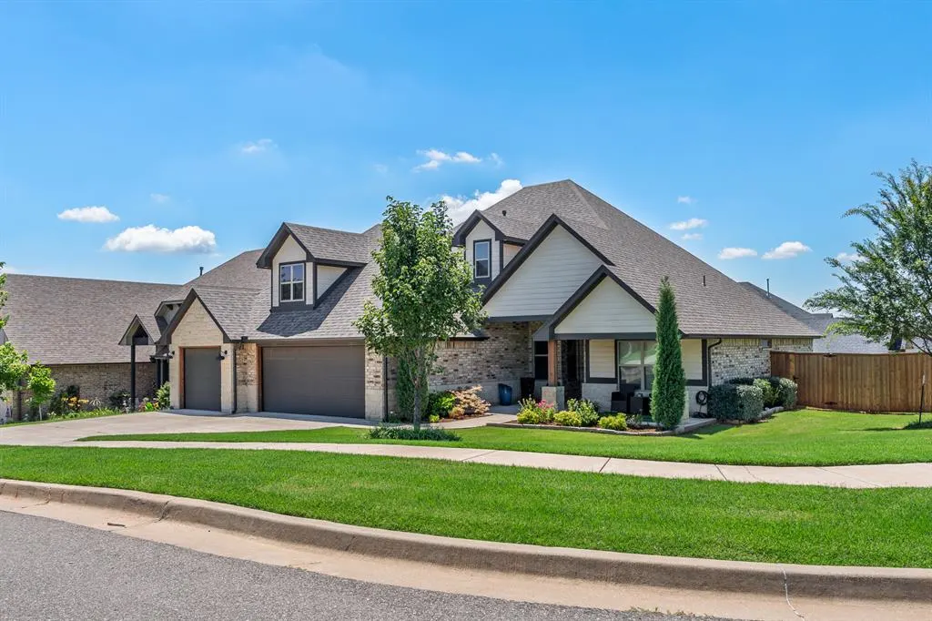 Front exterior — 812 Fox Hollow Street, Norman, OK 73069