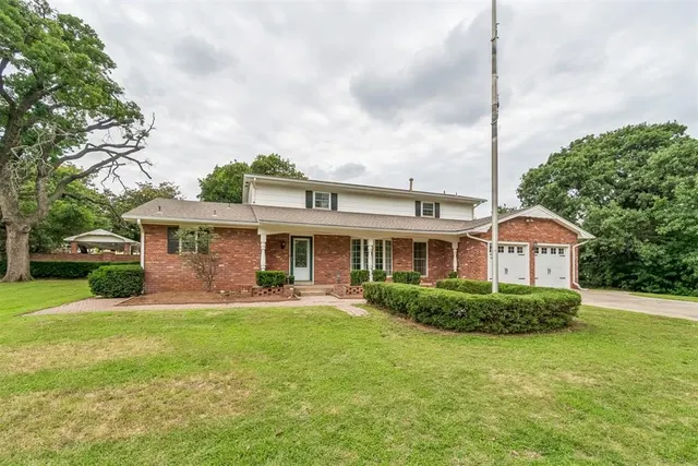 Photo 2 — 2909 Short Drive, Edmond, OK 73034