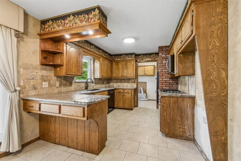 Photo 8 — 2909 Short Drive, Edmond, OK 73034