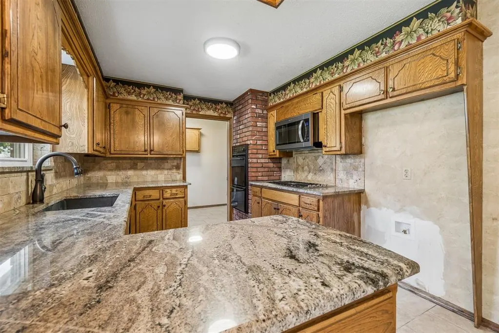 Photo 9 — 2909 Short Drive, Edmond, OK 73034