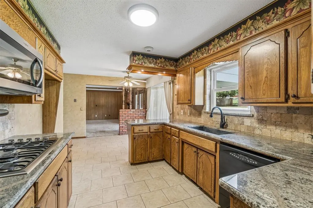 Photo 12 — 2909 Short Drive, Edmond, OK 73034