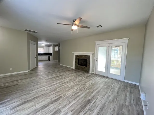 Photo 2 — 421 W 10th Street, Edmond, OK 73003