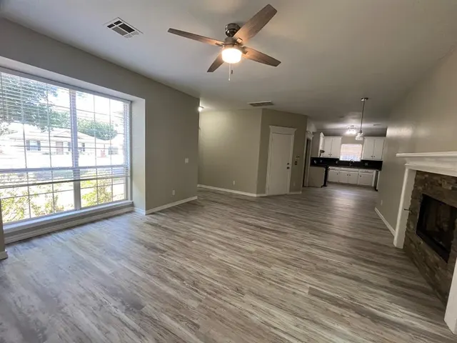 Photo 3 — 421 W 10th Street, Edmond, OK 73003