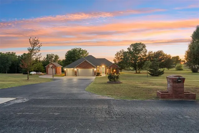 Photo 2 — 1621 Four Lakes Drive, Blanchard, OK 73010