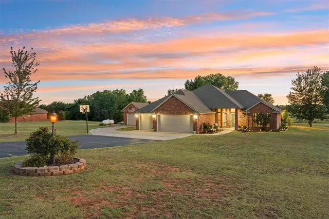 Photo 3 — 1621 Four Lakes Drive, Blanchard, OK 73010