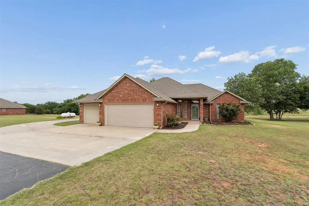 Photo 6 — 1621 Four Lakes Drive, Blanchard, OK 73010
