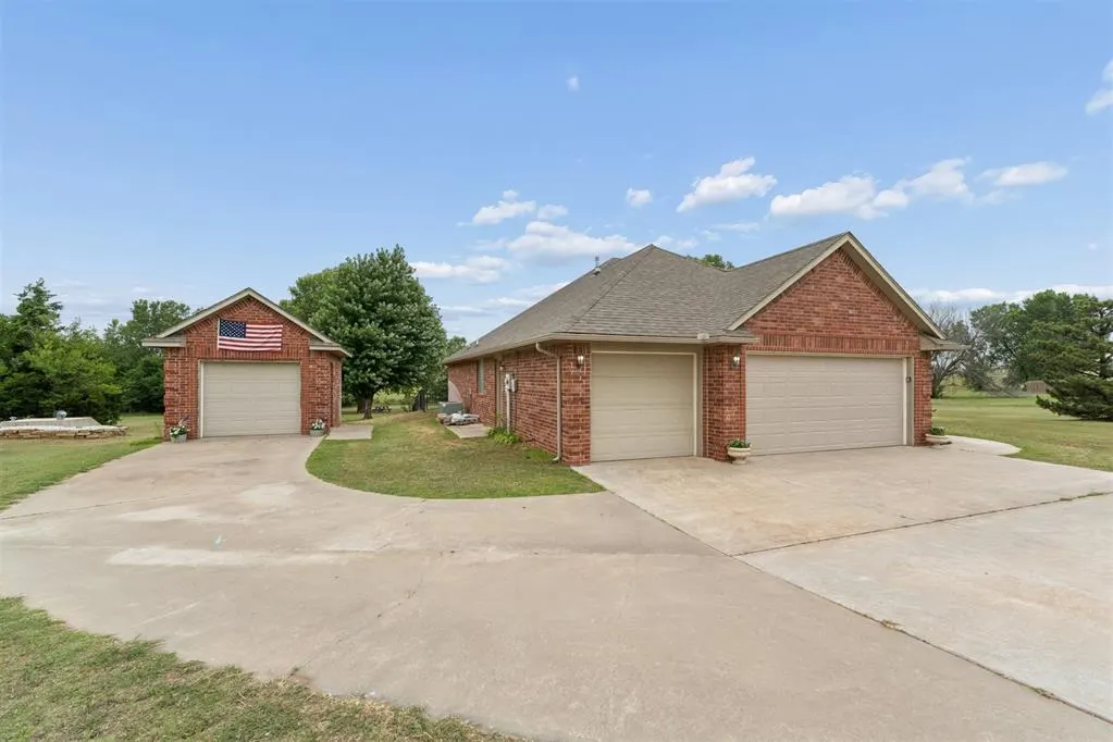 Photo 7 — 1621 Four Lakes Drive, Blanchard, OK 73010