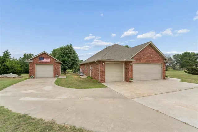 Photo 7 — 1621 Four Lakes Drive, Blanchard, OK 73010