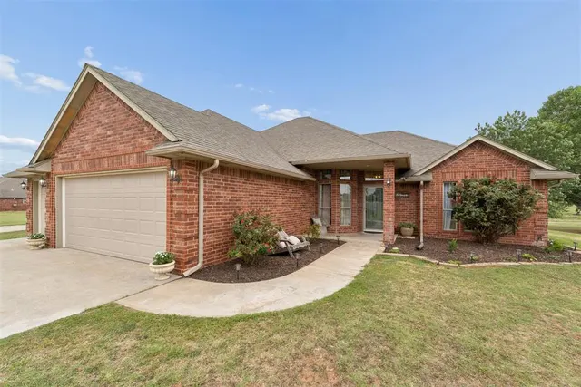Photo 8 — 1621 Four Lakes Drive, Blanchard, OK 73010