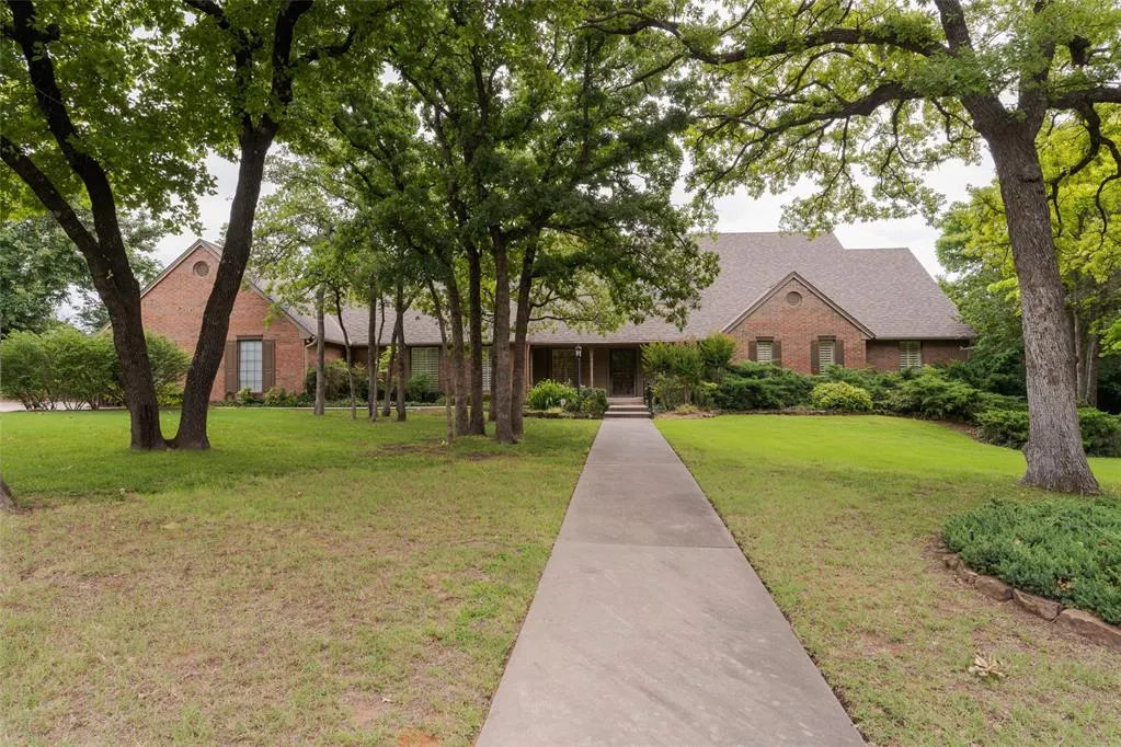 Front exterior — 3816 Coachman Road, Edmond, OK 73013