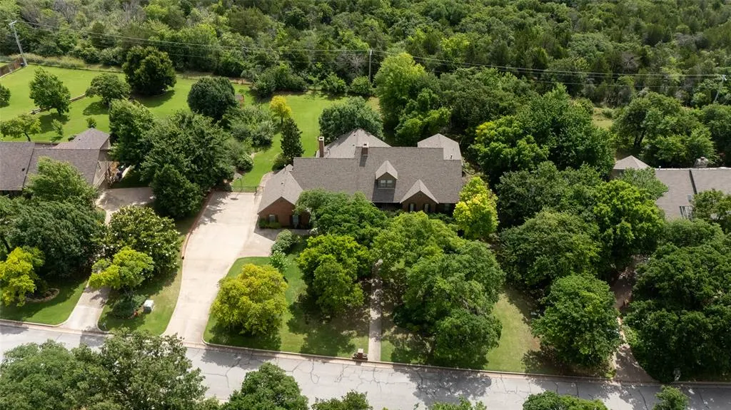 Photo 2 — 3816 Coachman Road, Edmond, OK 73013