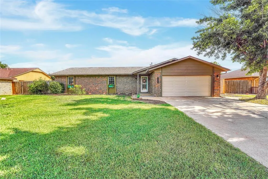 Front exterior — 224 Quail Run N, Altus, OK 73521