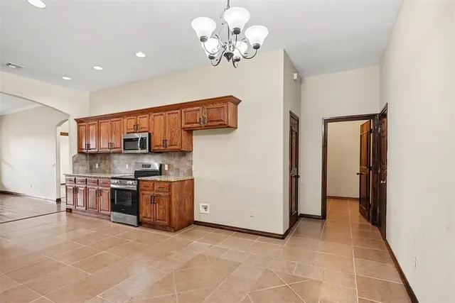 Photo 4 — 6301 Bentley Drive, Oklahoma City, OK 73169