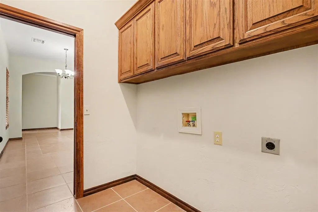 Photo 13 — 6301 Bentley Drive, Oklahoma City, OK 73169