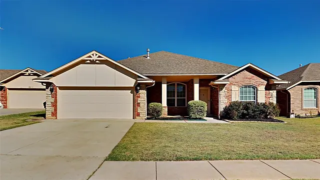 Photo 2 — 9315 Peachtree Lane, Oklahoma City, OK 73130