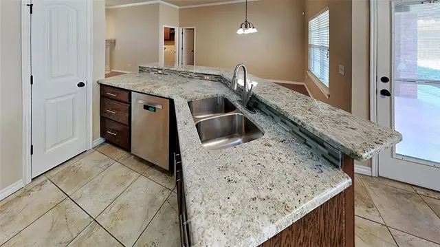 Photo 8 — 9315 Peachtree Lane, Oklahoma City, OK 73130