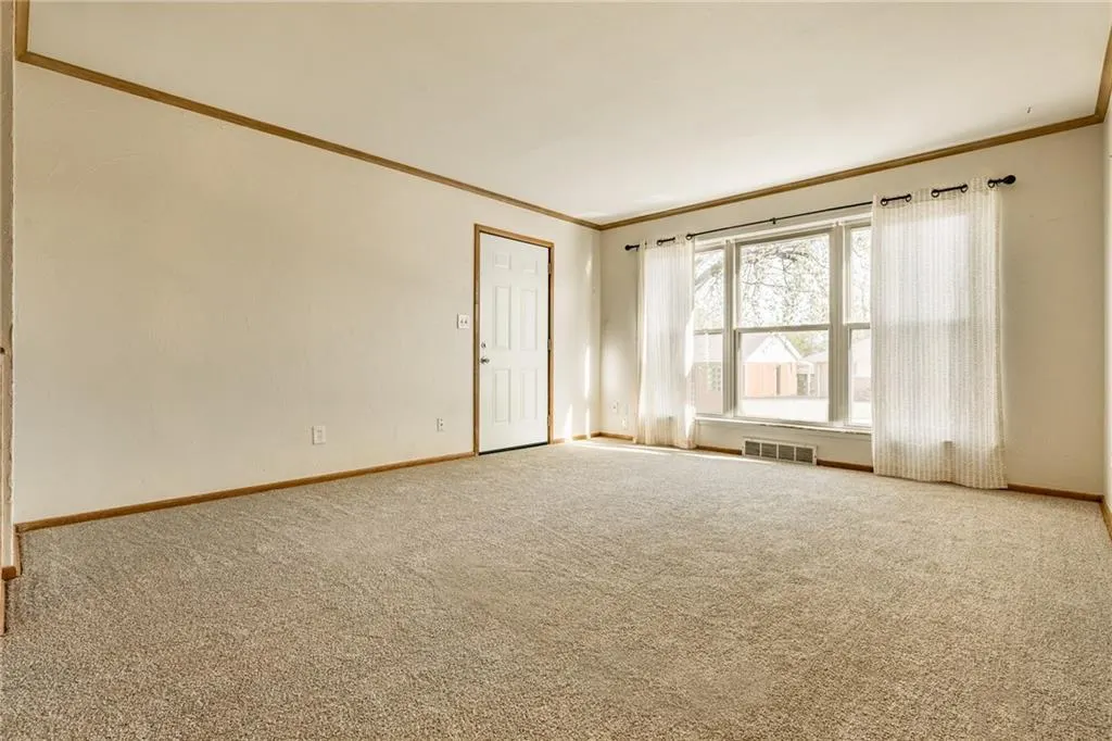 Photo 3 — 205 Tullahoma Drive, Edmond, OK 73034