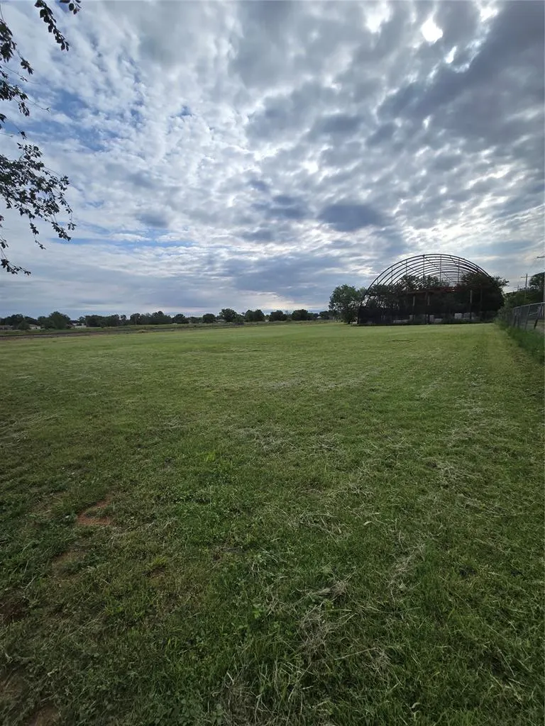 Front exterior — 900 NEWLIN Drive, Altus, OK 73521