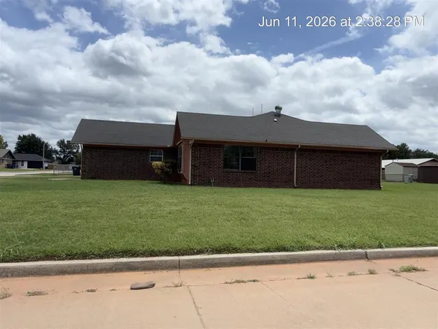 Photo 2 — 202 Redbud Drive, Anadarko, OK 73005