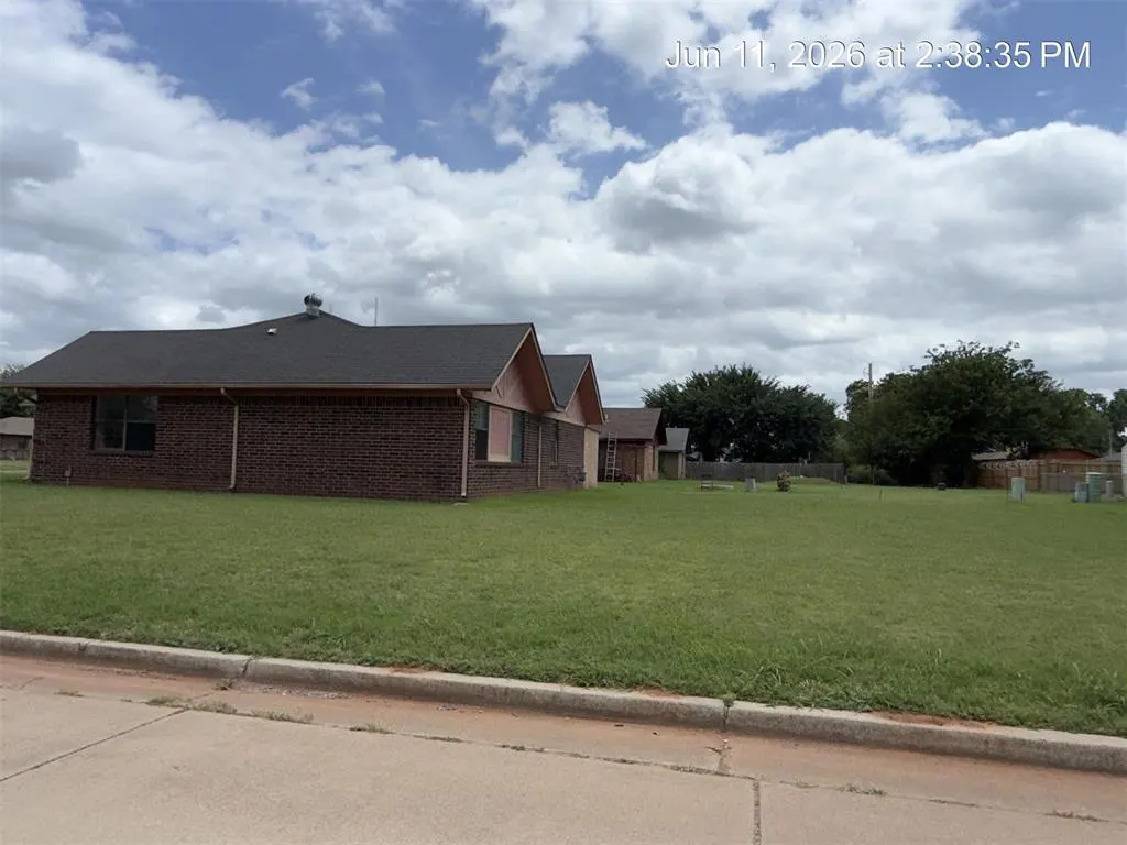 Photo 3 — 202 Redbud Drive, Anadarko, OK 73005