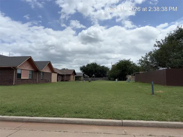 Photo 4 — 202 Redbud Drive, Anadarko, OK 73005