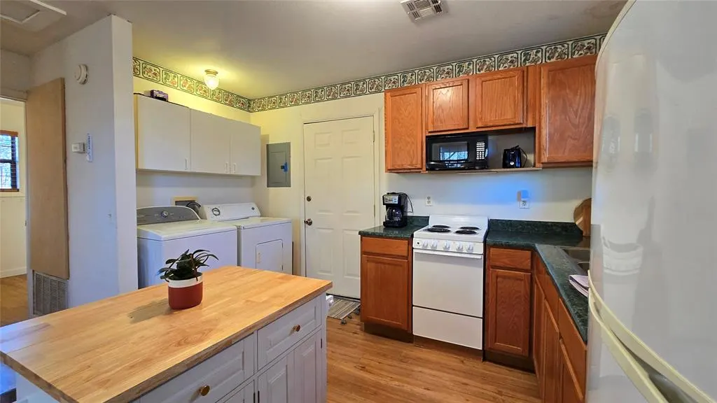 Photo 12 — 240 W French Street, Eufaula, OK 74432