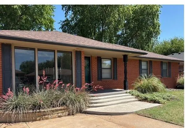 Front exterior — 323 Hayden Boulevard, Elk City, OK 73644