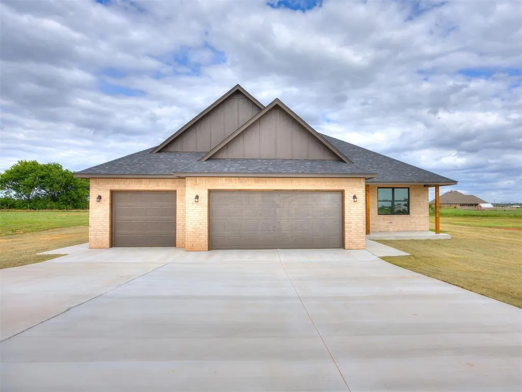 Photo 2 — 1321 Chisolm Trail Lane, Tuttle, OK 73089