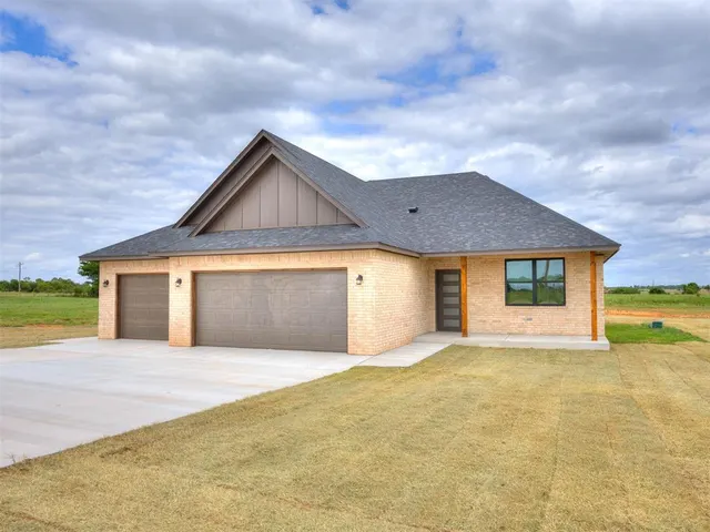 Photo 4 — 1321 Chisolm Trail Lane, Tuttle, OK 73089