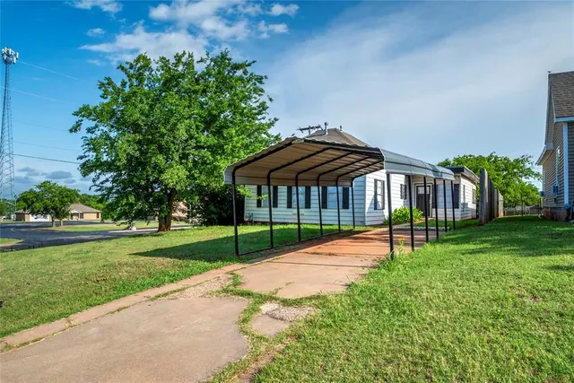 Photo 2 — 324 W 5th Street, Chandler, OK 74834