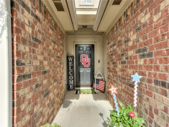 Photo 2 — 2909 Narrowleaf Lane, Oklahoma City, OK 73128