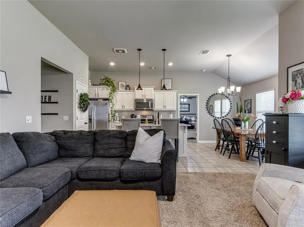 Photo 5 — 2909 Narrowleaf Lane, Oklahoma City, OK 73128
