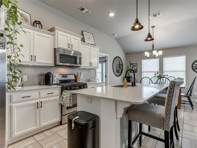 Photo 7 — 2909 Narrowleaf Lane, Oklahoma City, OK 73128