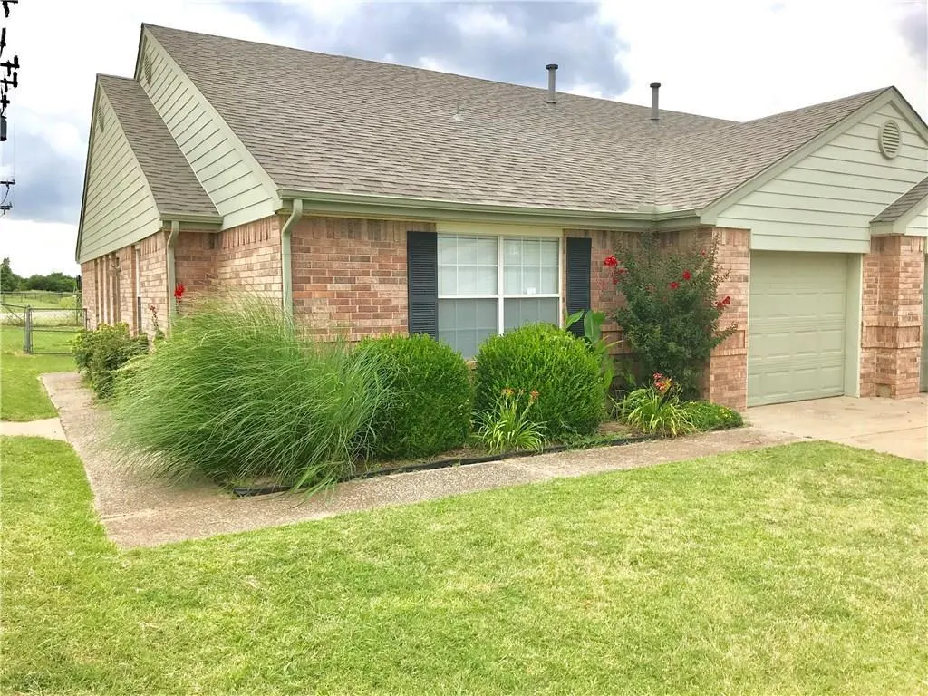 Front exterior — 1107 N Piedmont Road J, Piedmont, OK 73078